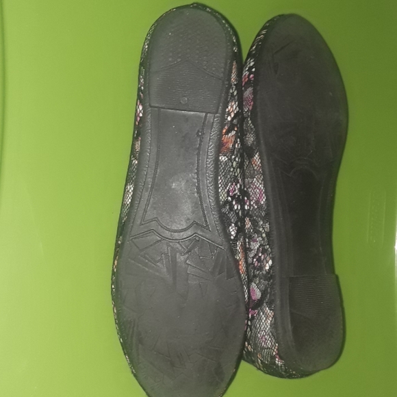 Flats - Picture 2 of 4